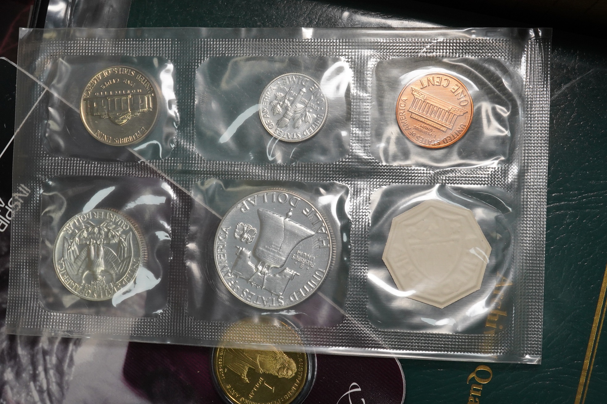 USA and Australian coins, 20th and 21st century, including Morgan dollars, 50 State commemorative quarters 19 99–2008, archival quality, Australia and Perth mint proof silver coins in cases etc., in a box
